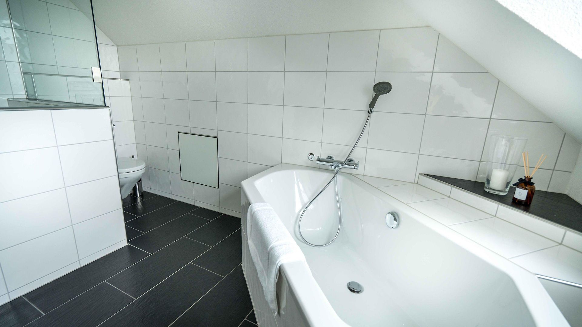 Loewenplatz Near Station By Airhome Zurich