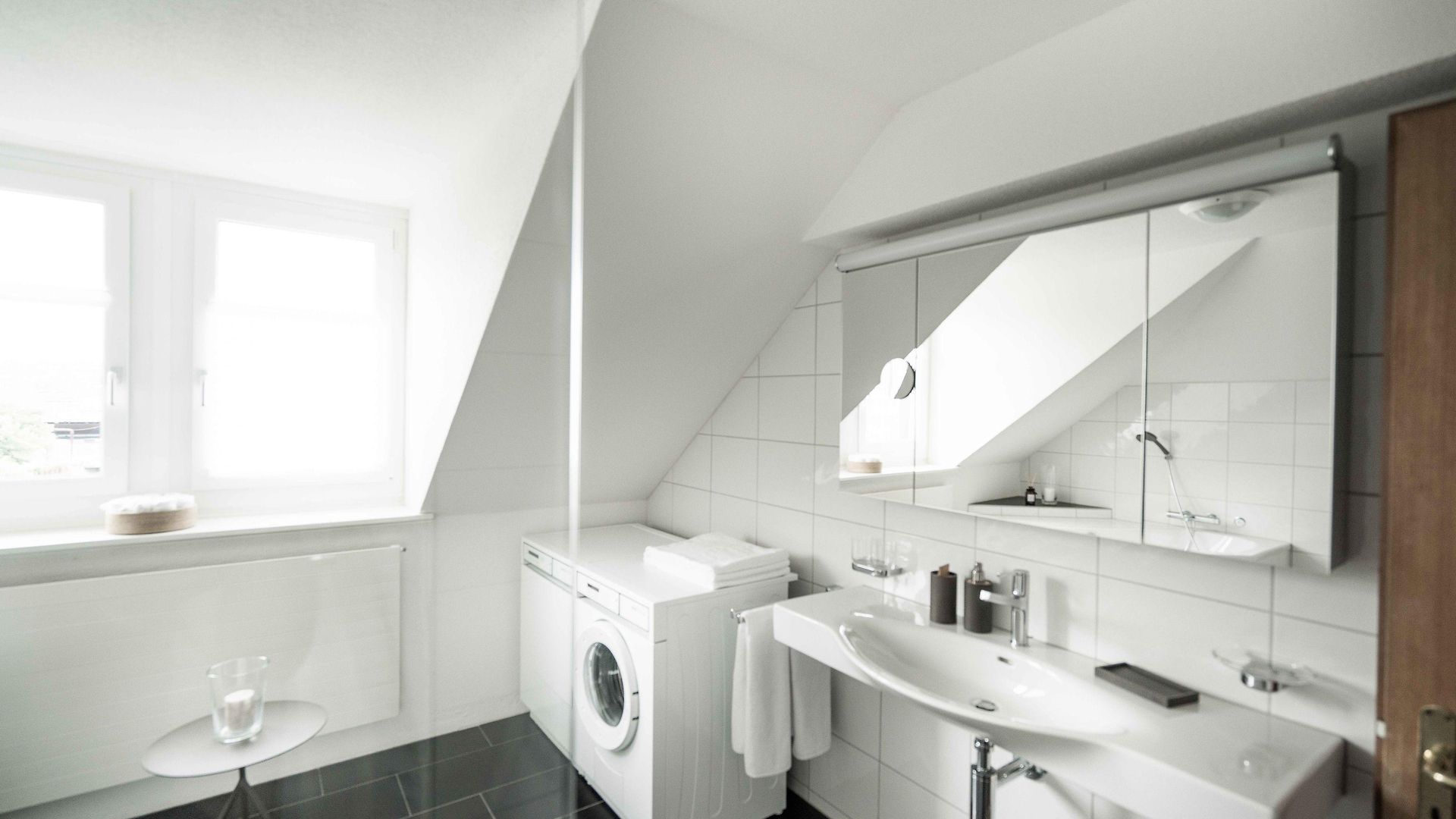 Loewenplatz Near Station By Airhome *