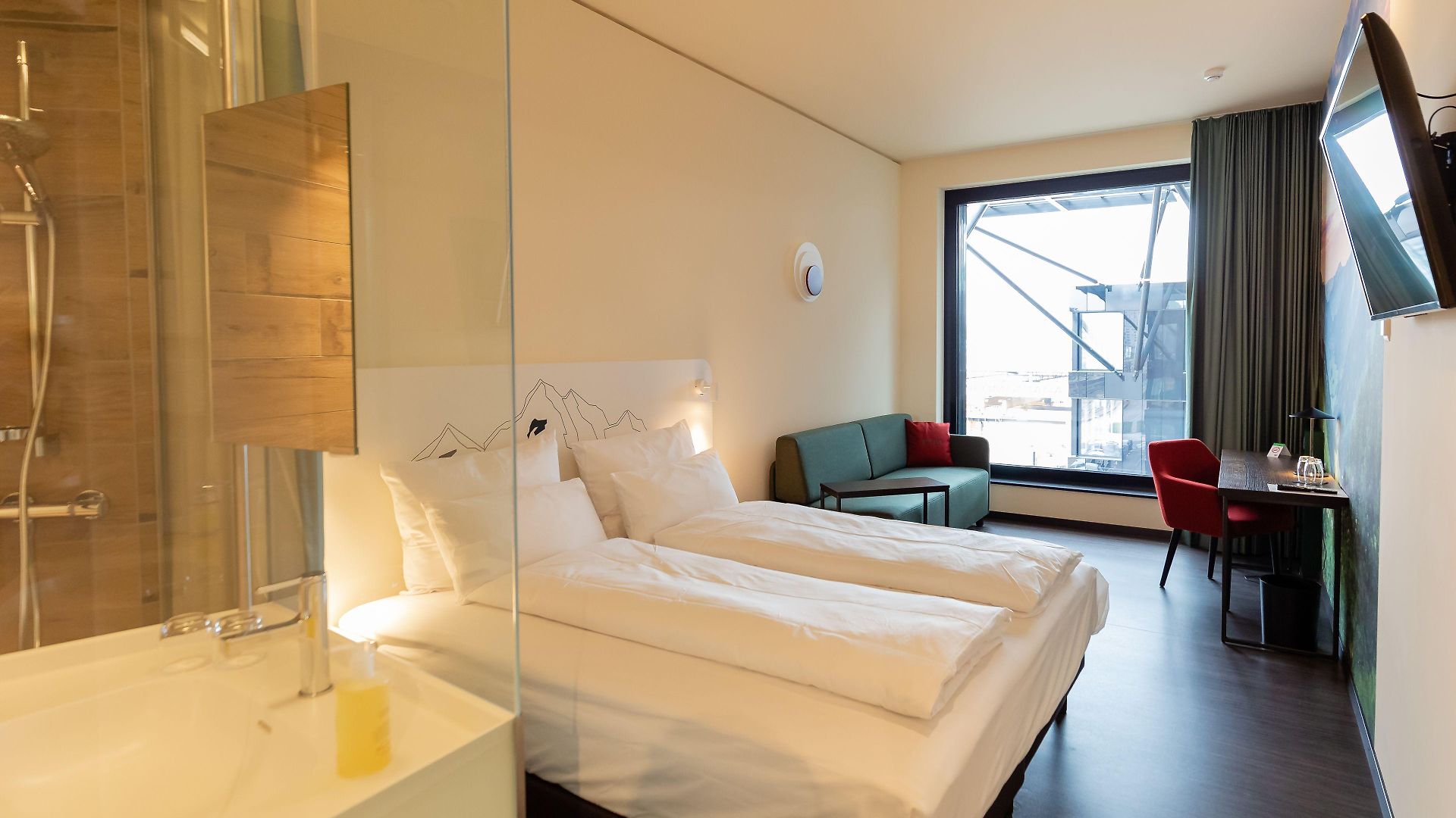 Aja Hotel 4*