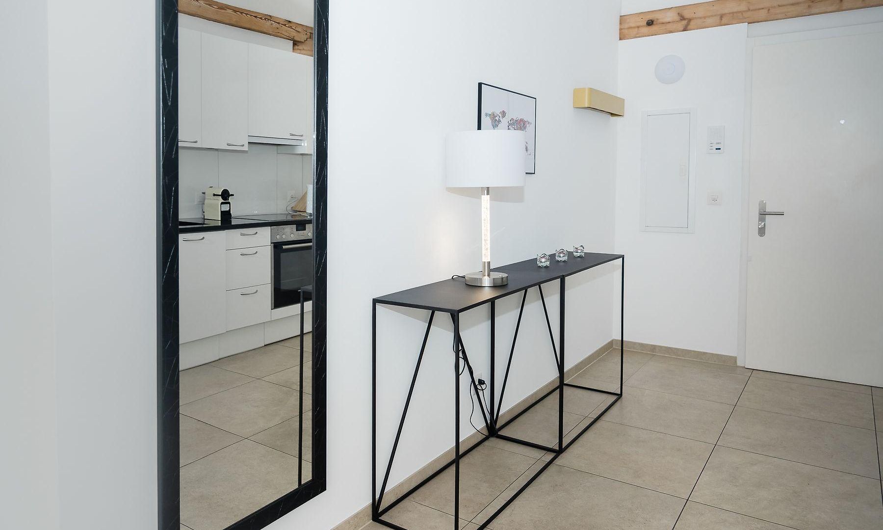 Apartment Furnished Homes *