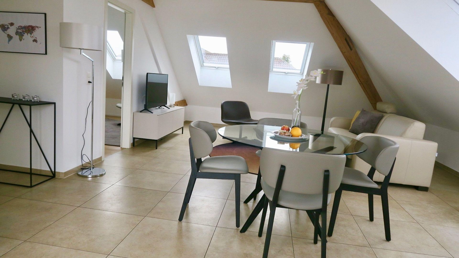 Apartment Furnished Homes *