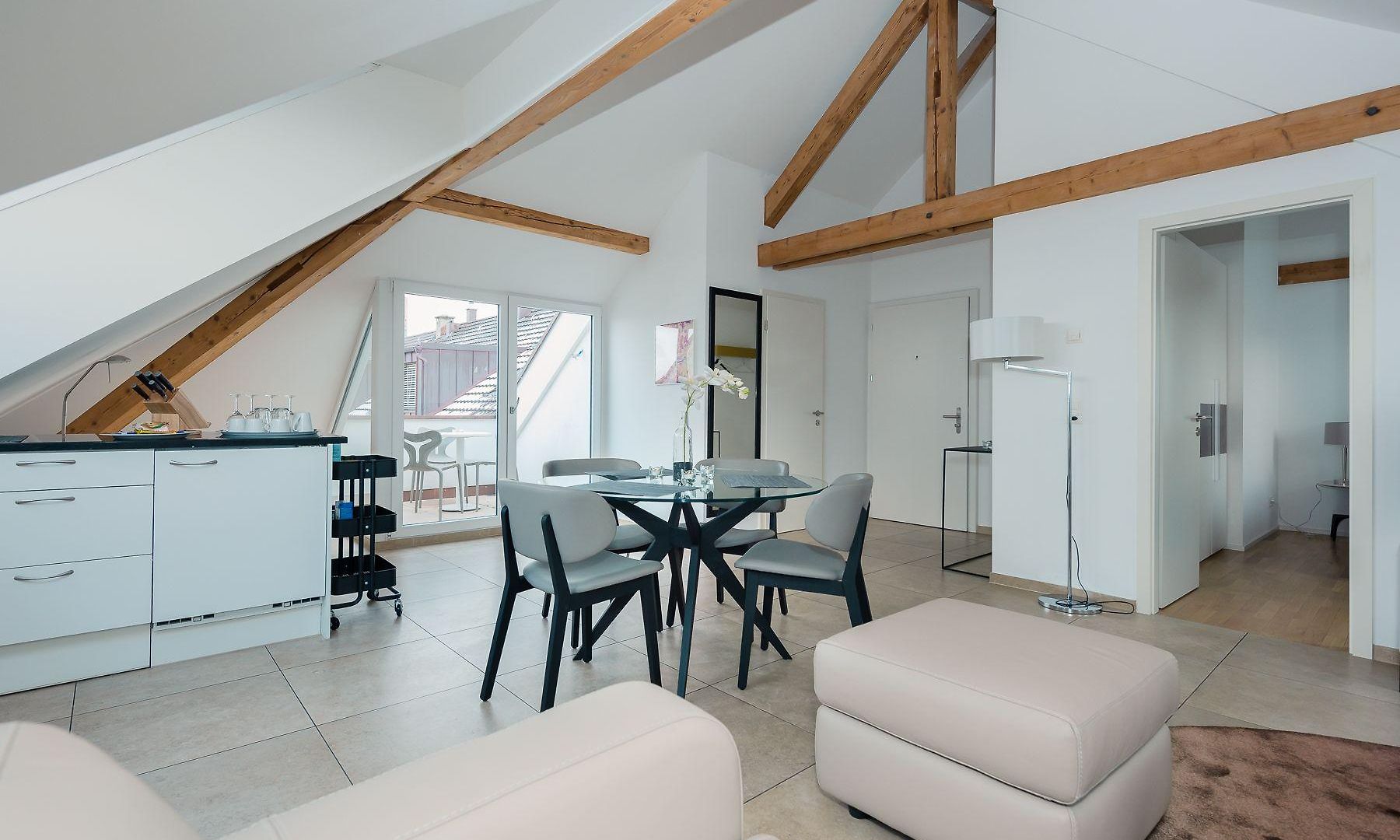 Furnished Homes *