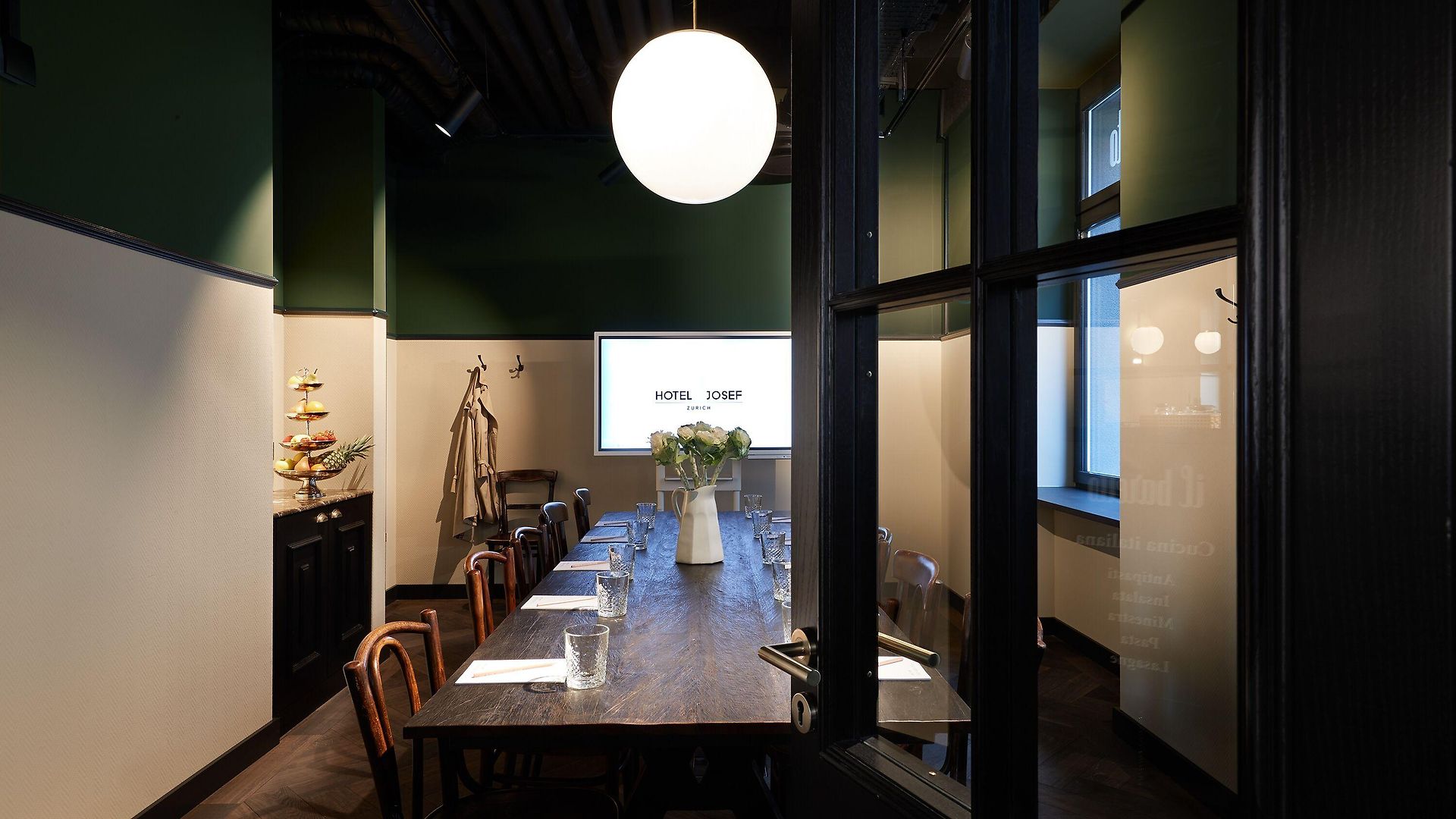 Boutique Josef Hotel