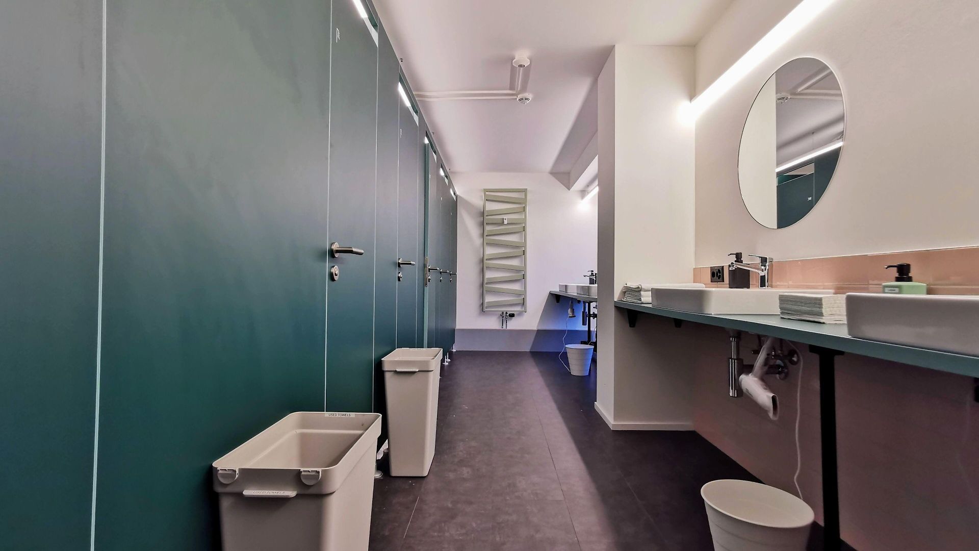 Marmot Capsule Hostel *