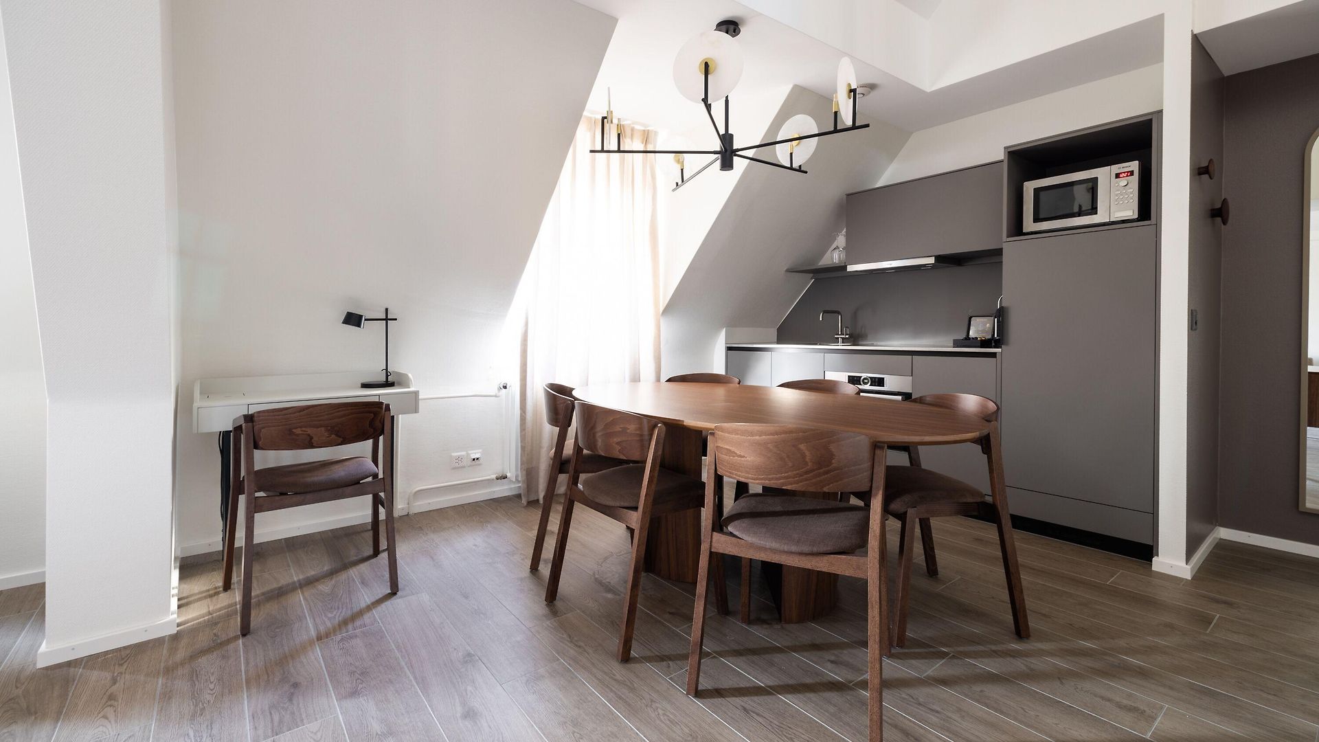 Ema House Serviced Superior Unterstrass Apartment