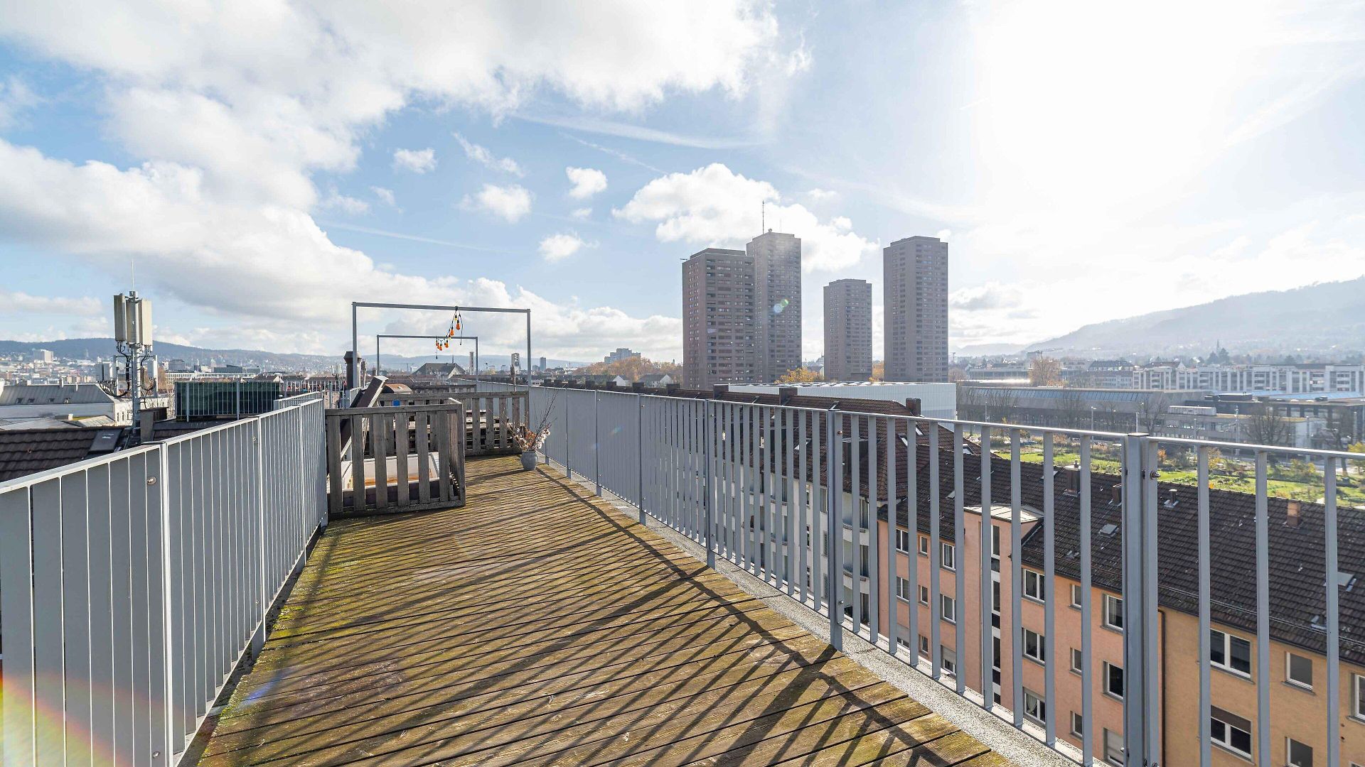 Modern 3bdr Duplex With Skyroof In Trendy West Apartment