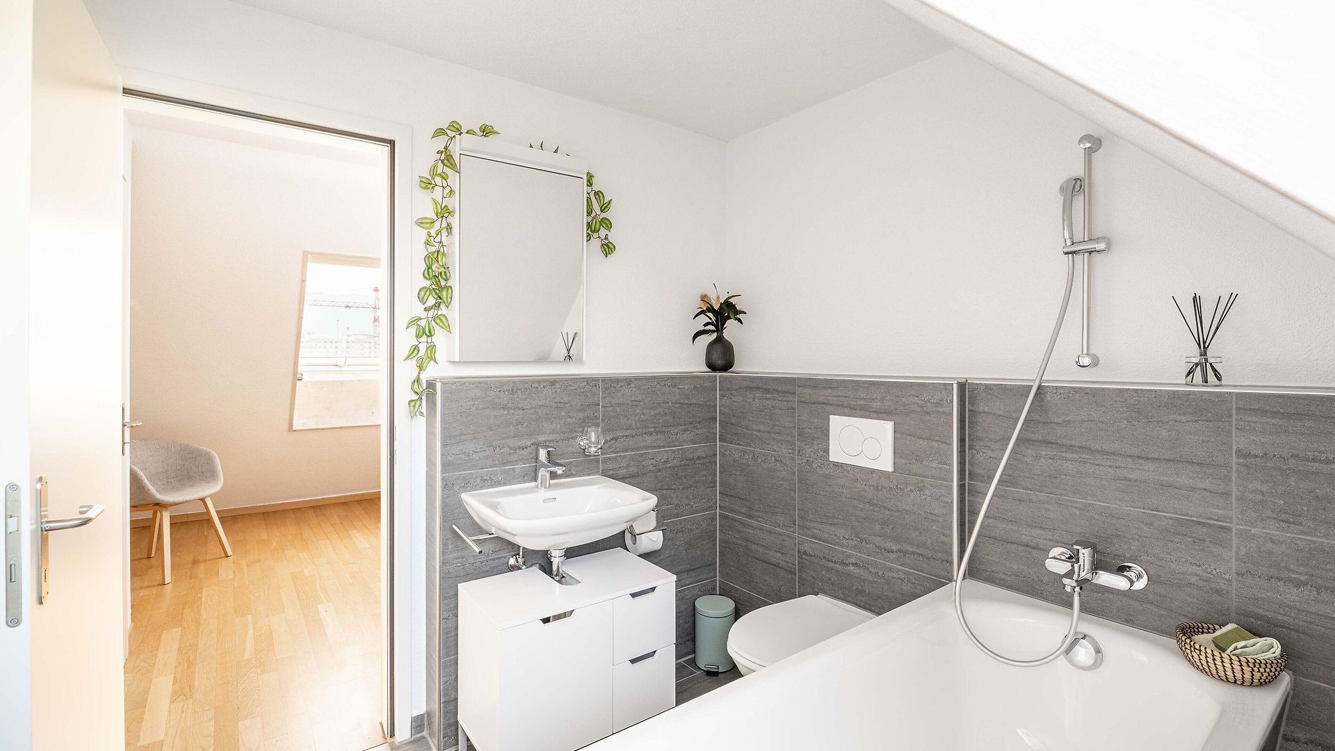 Modern 3bdr Duplex With Skyroof In Trendy West Apartment *