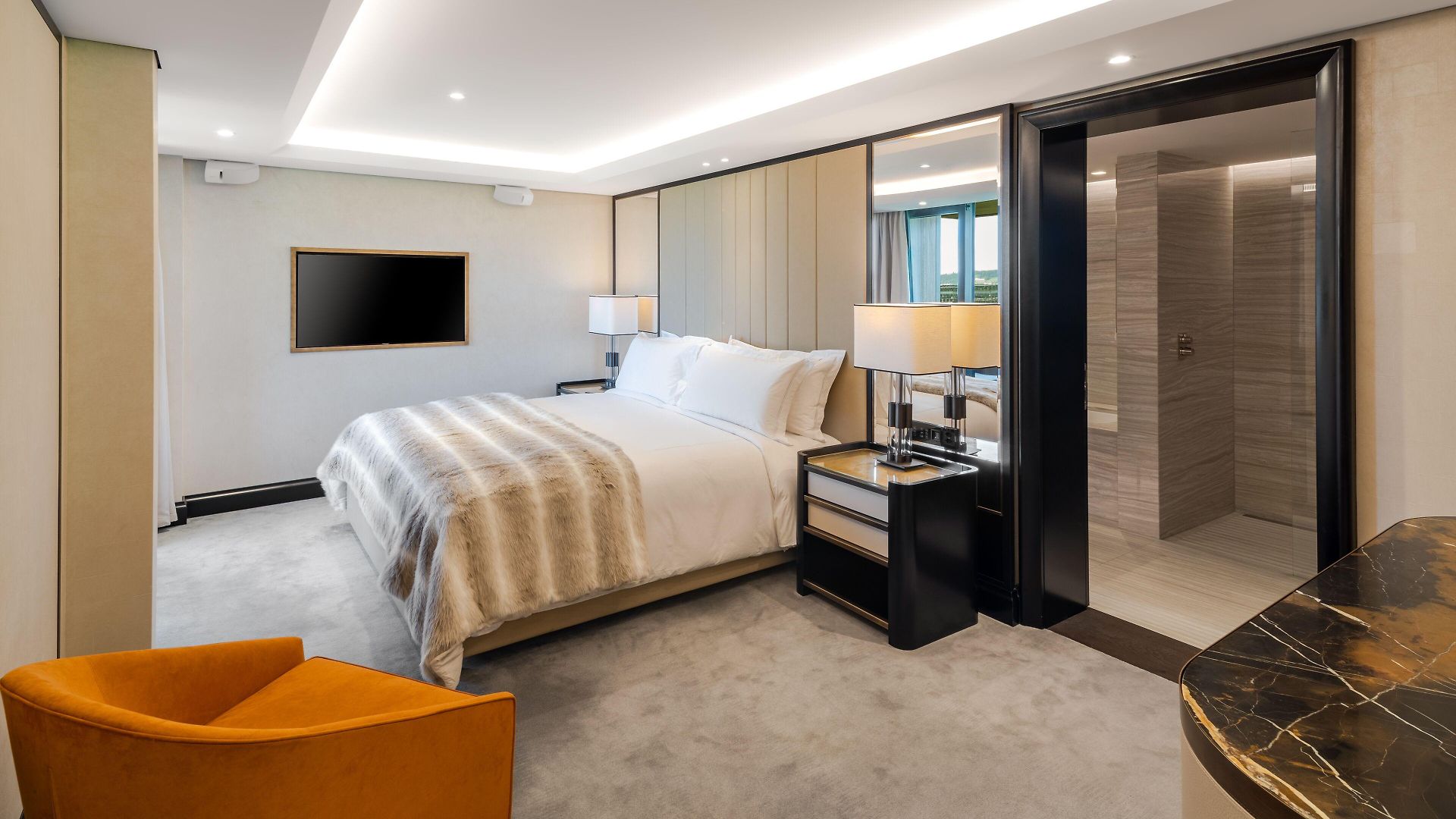 Five - Luxury Hotel 5*
