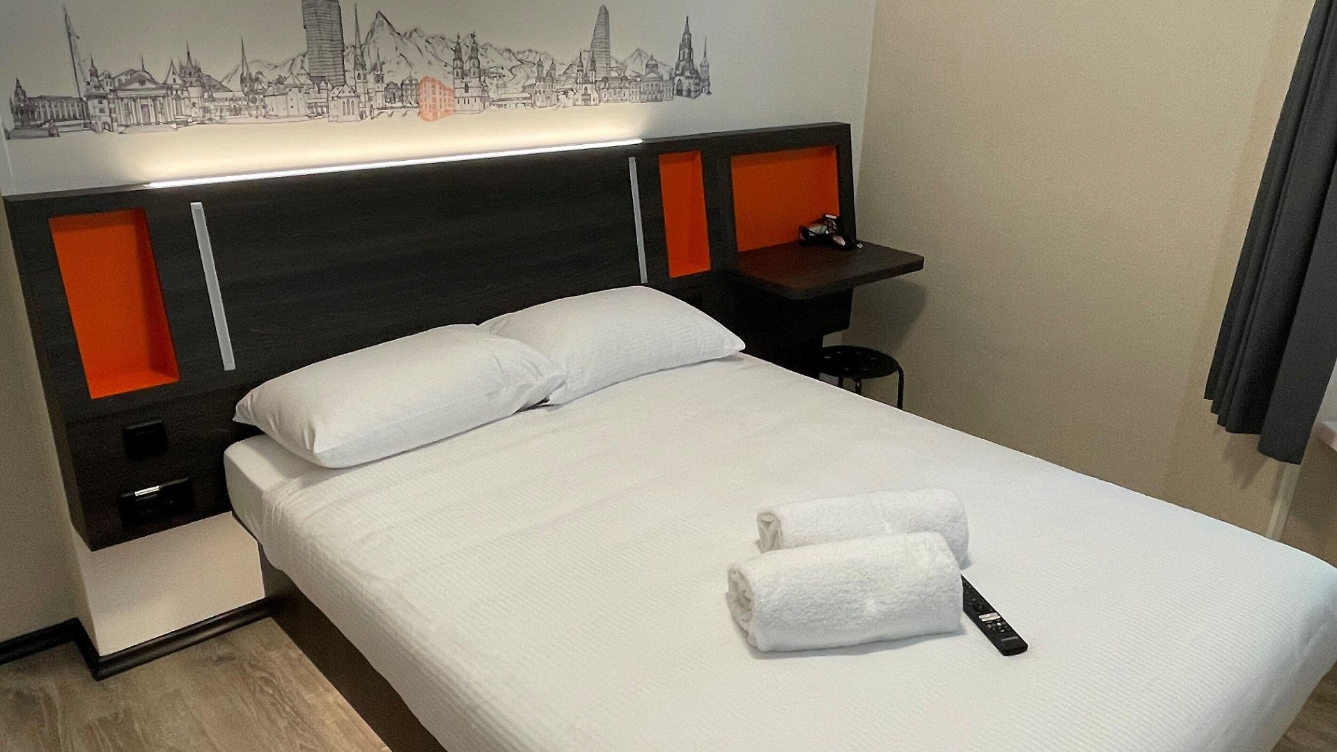 Easyhotel Main Station Hotel