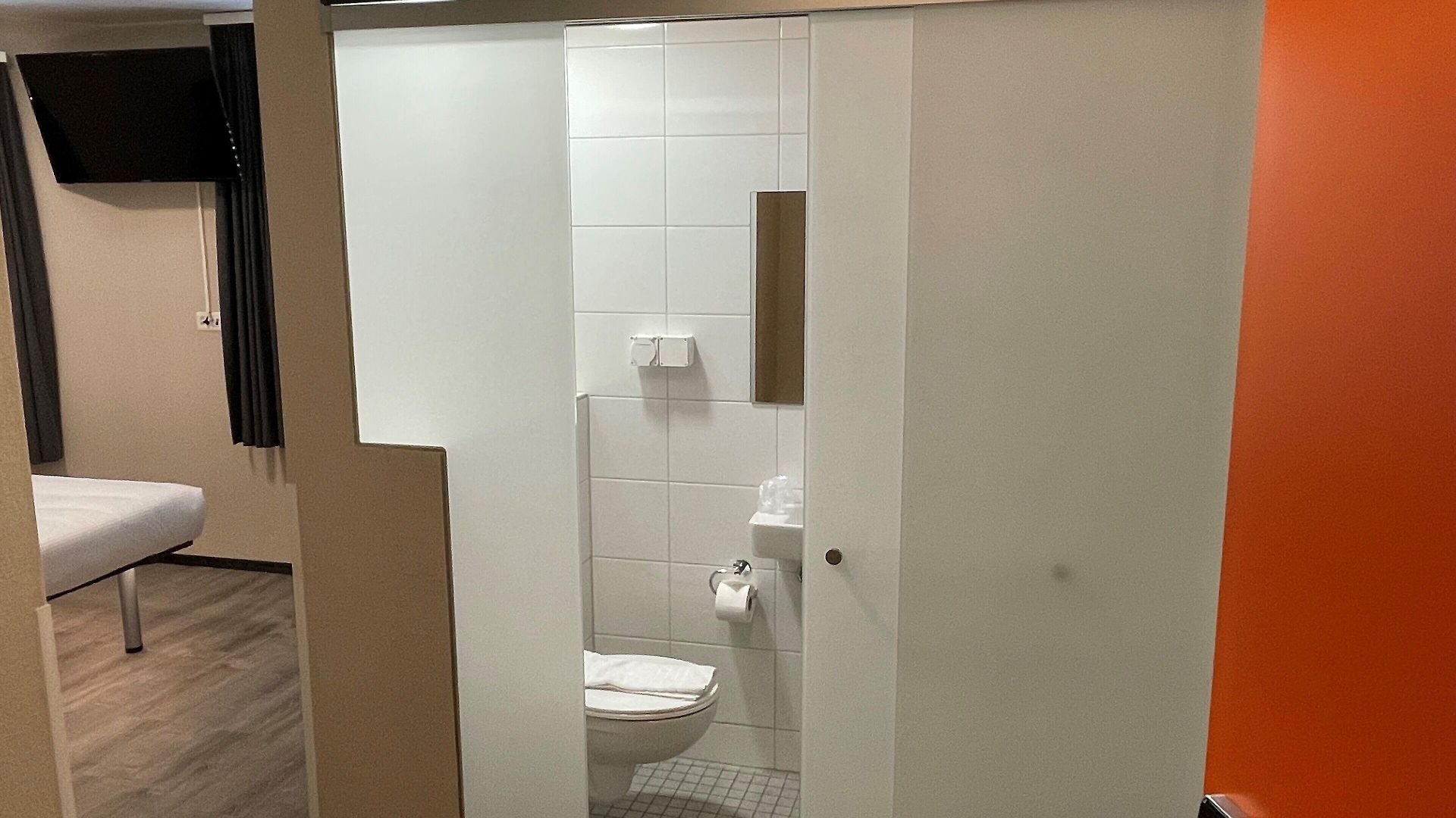 Easyhotel Main Station 3*