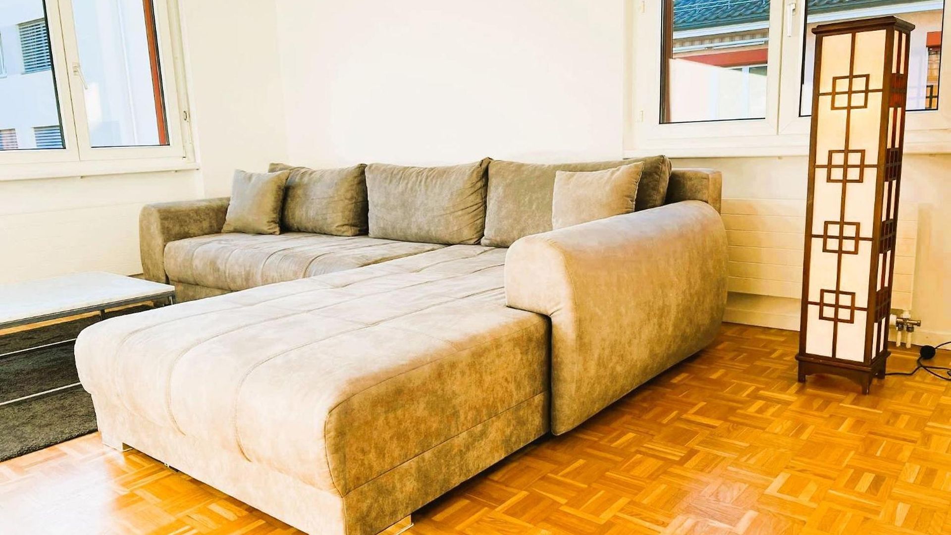 Large Flat With Balcony In Zurich, Kars Gasthof