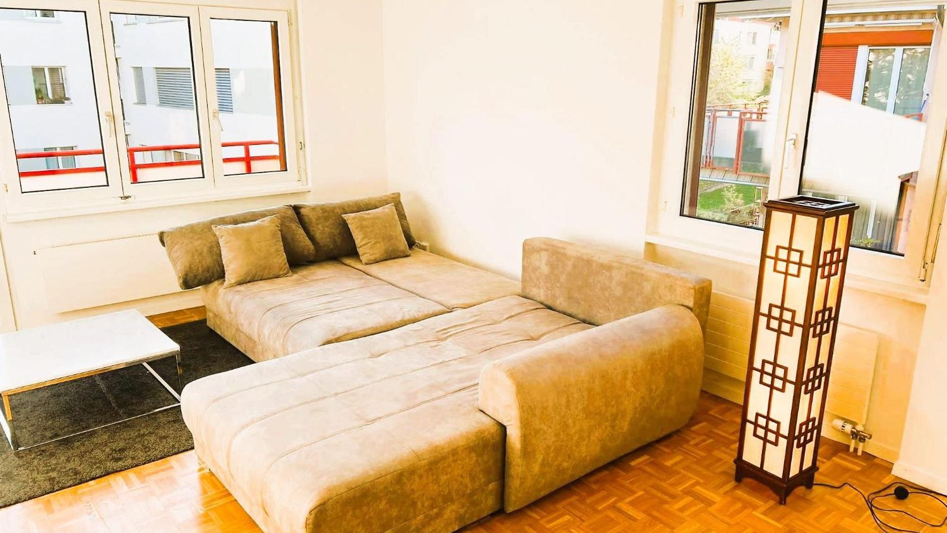 Large Flat With Balcony In Zurich, Kars *