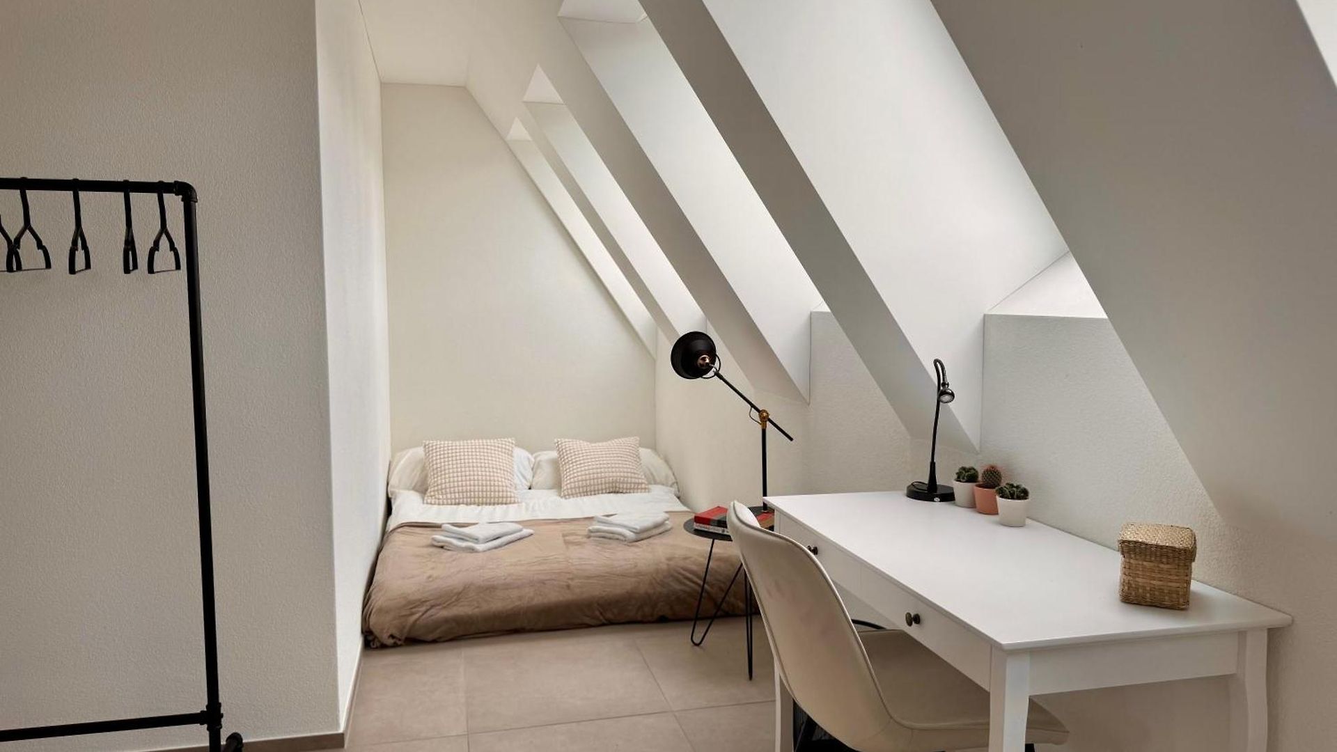 Modern Next To Hb With Roof Terrace Apartment *