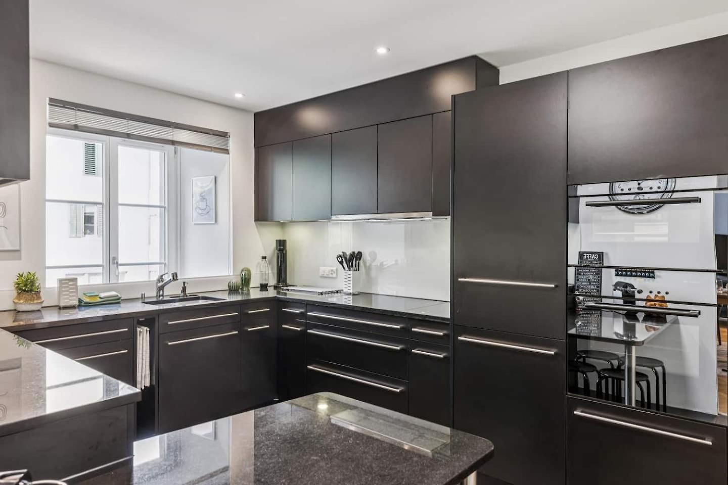 Apartment Old Town Gem By Grossmuenster Ac Free Parking *