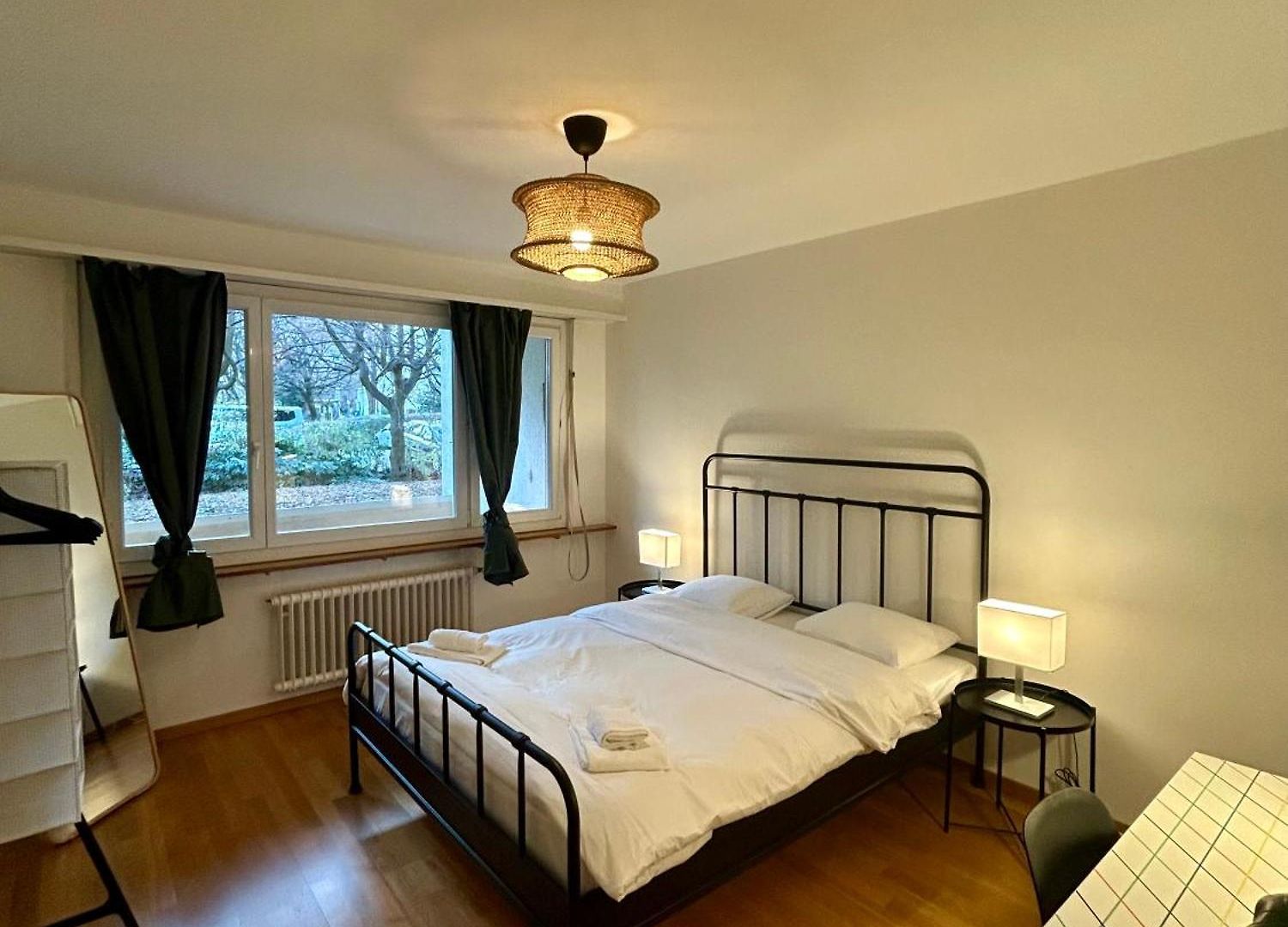 Cozy With Balcony In Apartment *