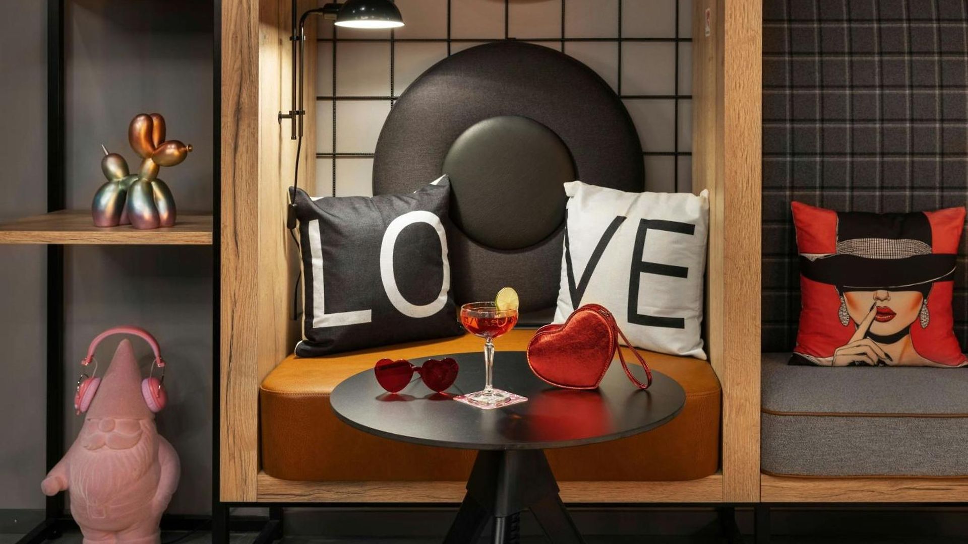 Moxy 3*