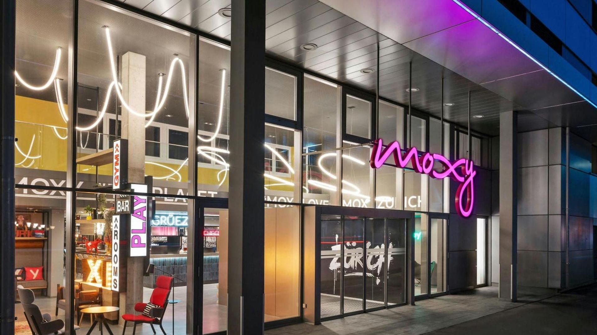 Moxy 3*