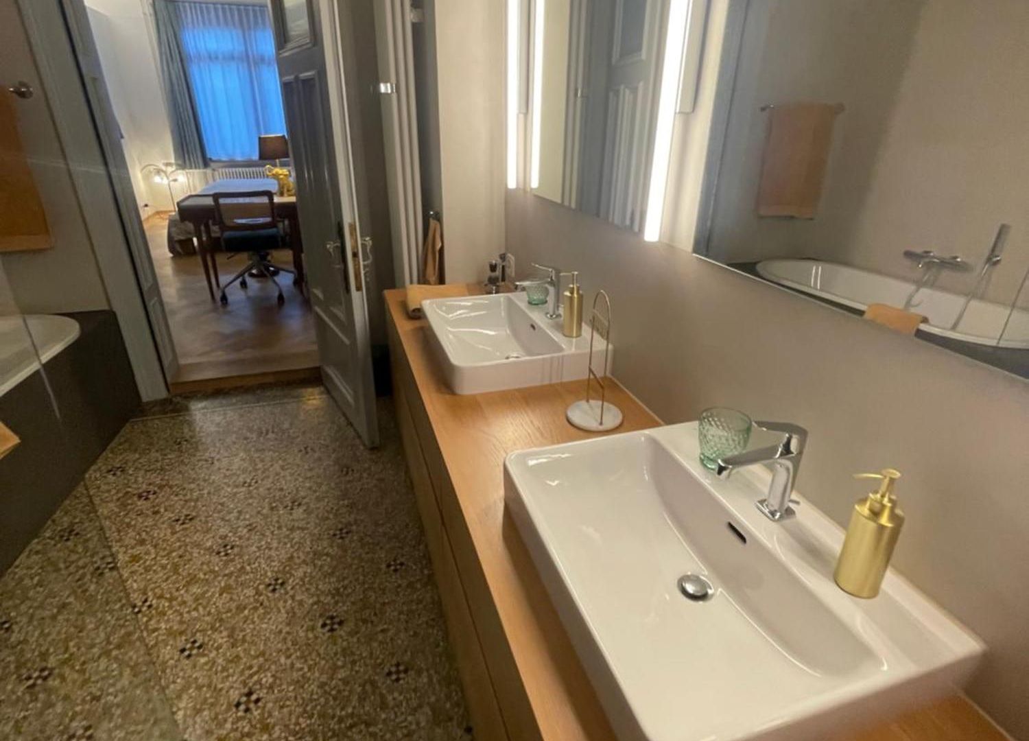 Exclusive Next To Main Station Apartment *