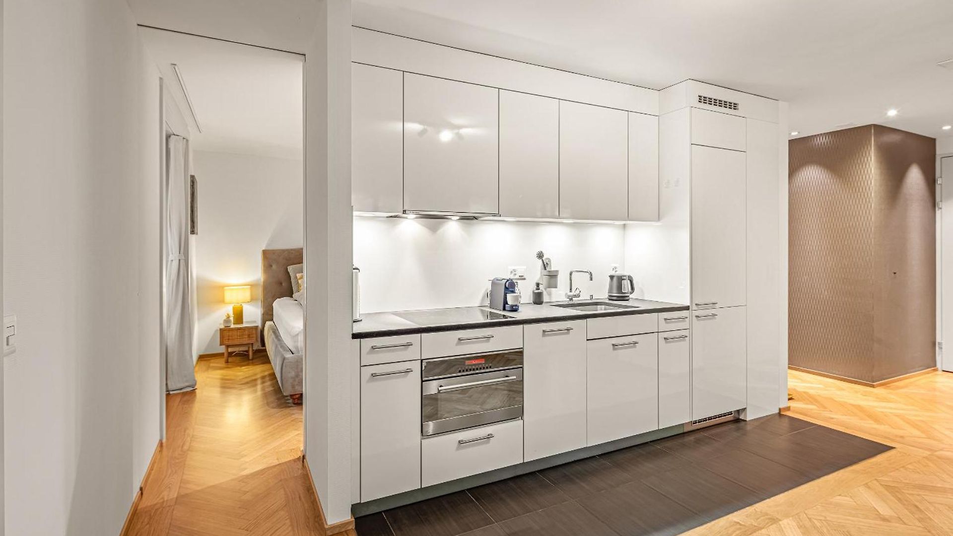 Im Stadtzentrum Gelegenes Mit Kingsize Bed Apartment *
