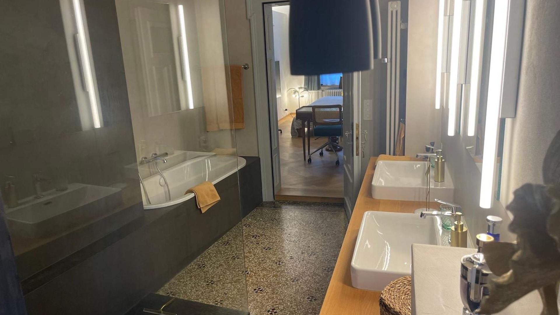 Exclusive Next To Main Station * Zurich