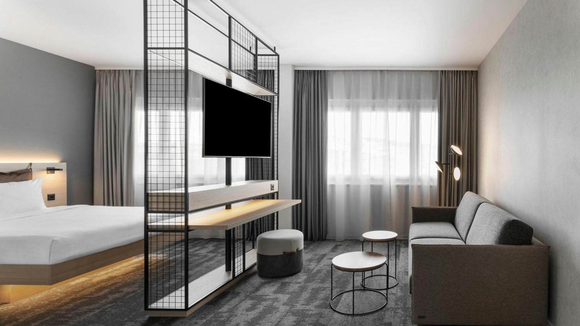 Moxy 3*