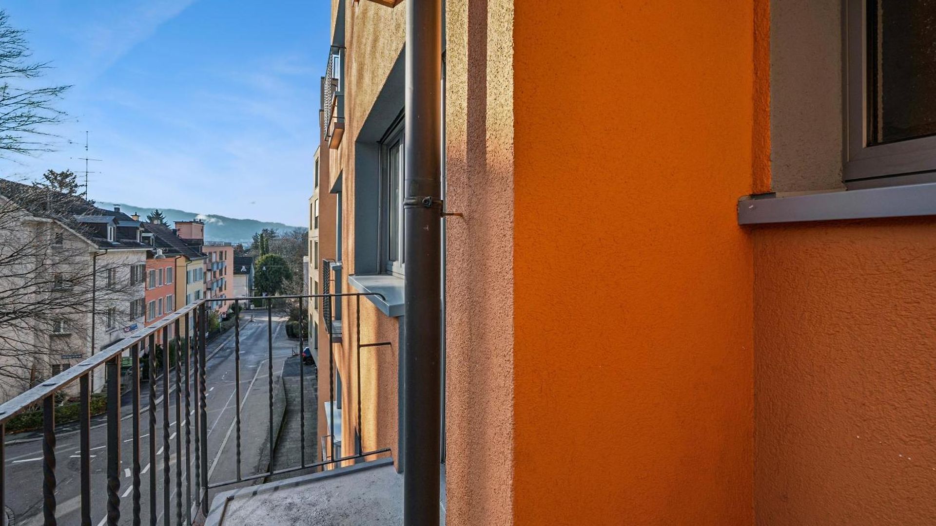 - Crown 25 Apartment