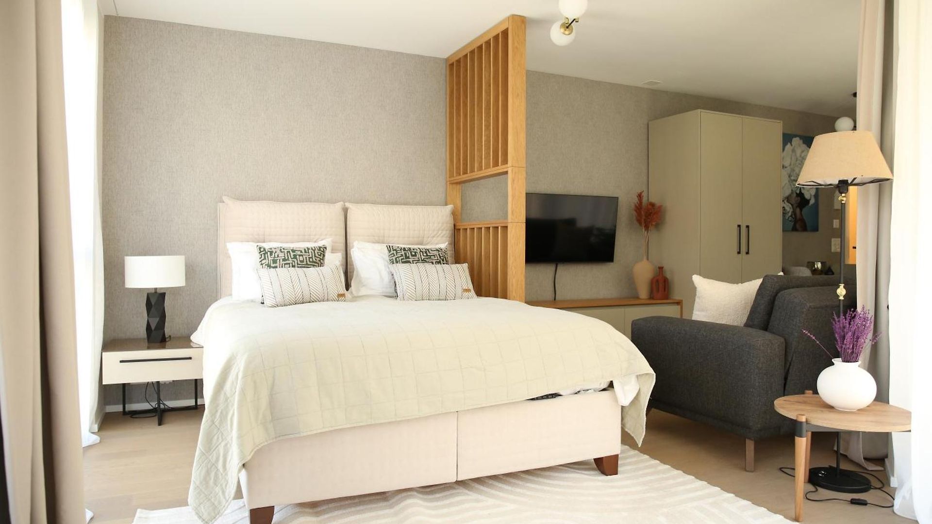 Lamira Serviced 4*
