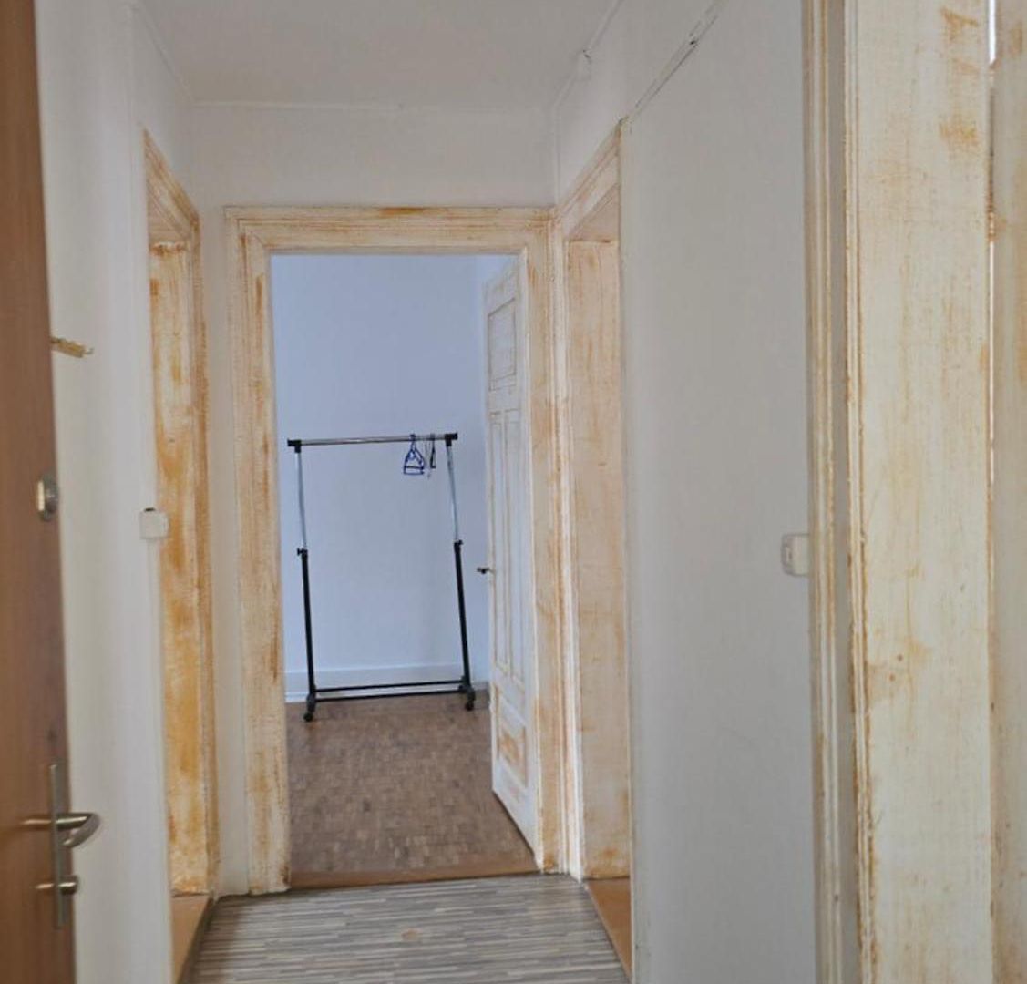 Cozy 2-bedroom In Vibrant Apartment *