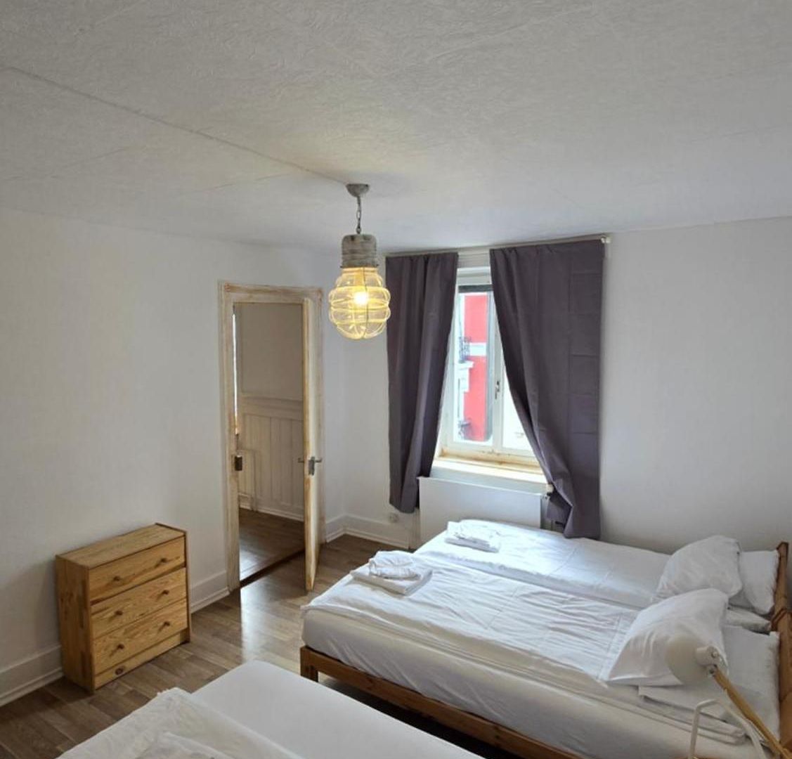 Cozy 2-bedroom In Vibrant Apartment