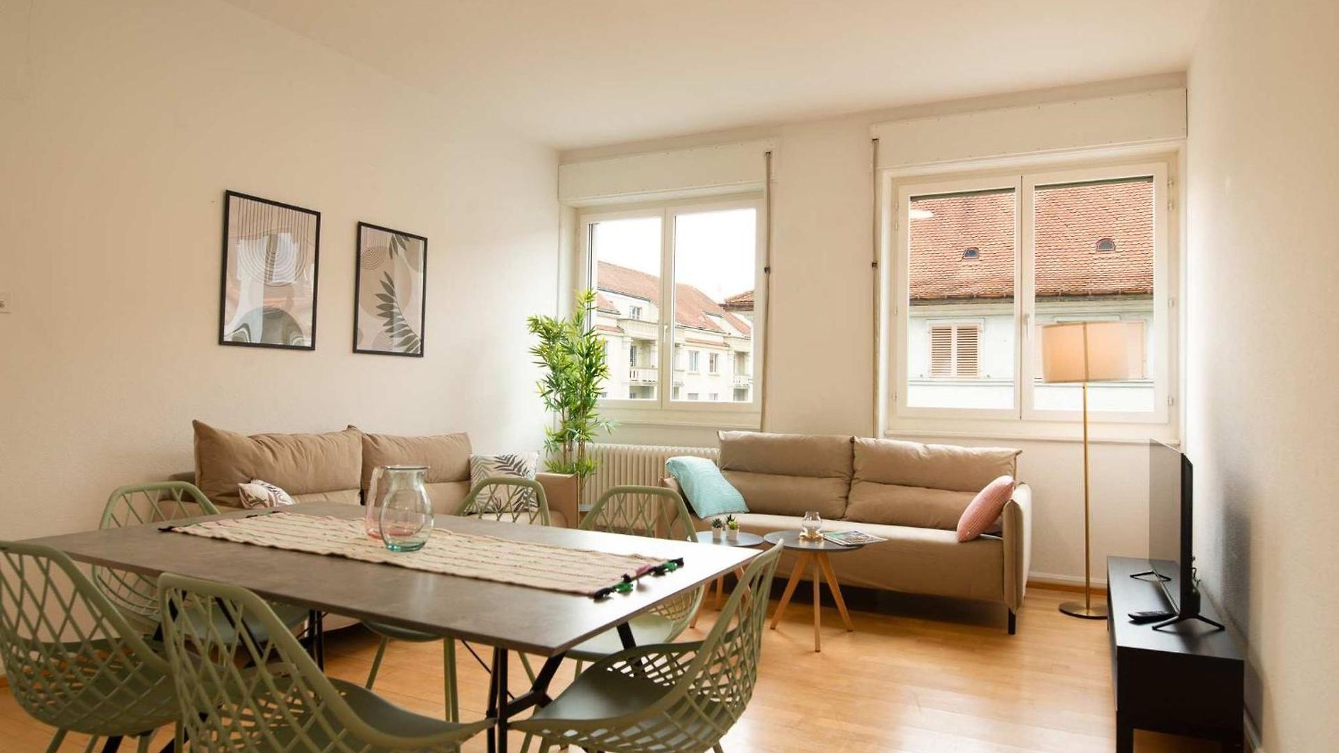 Spacious Flat With Game & Pool Table *