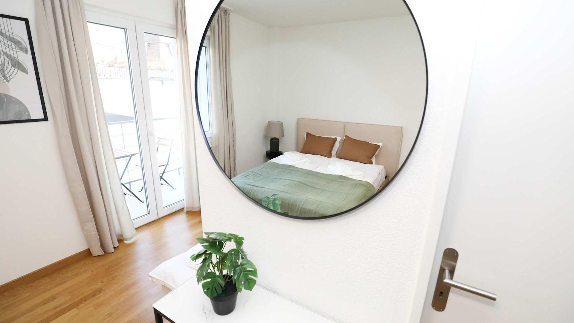 New Center With Private Entry & Parking Zurich