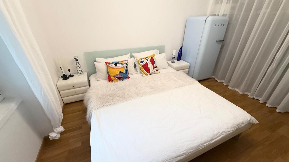 Geraeumiges In Charmantem Altbau Apartment