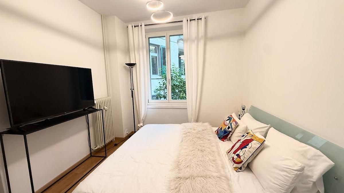 Apartment Geraeumiges In Charmantem Altbau