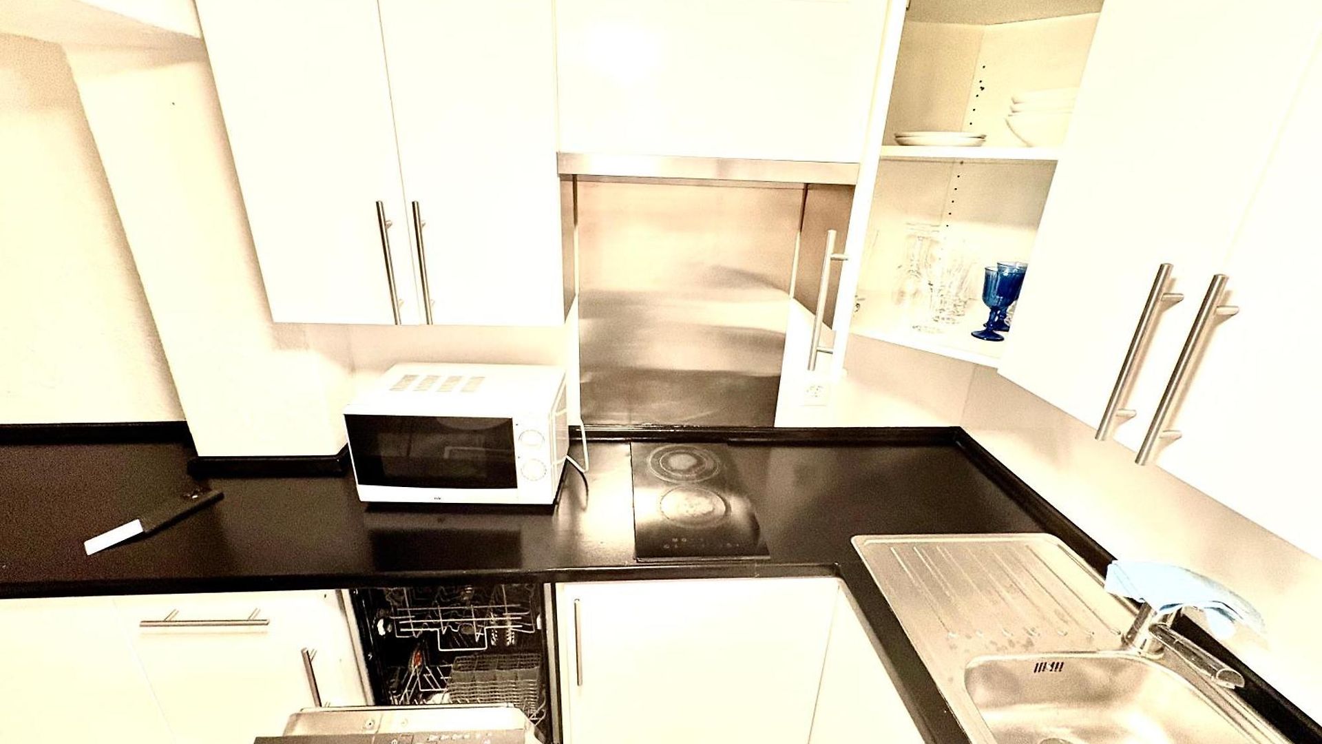 2 In Center Of Hb Station Apartment *