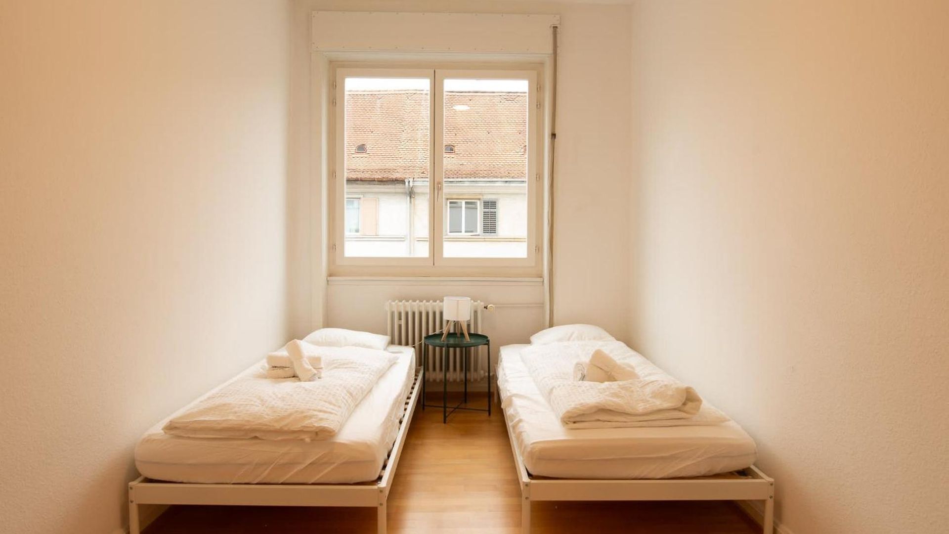 Spacious Flat With Game & Pool Table *