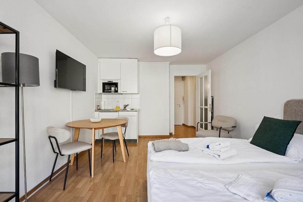 Chic - Modern - Crown 27 Apartment
