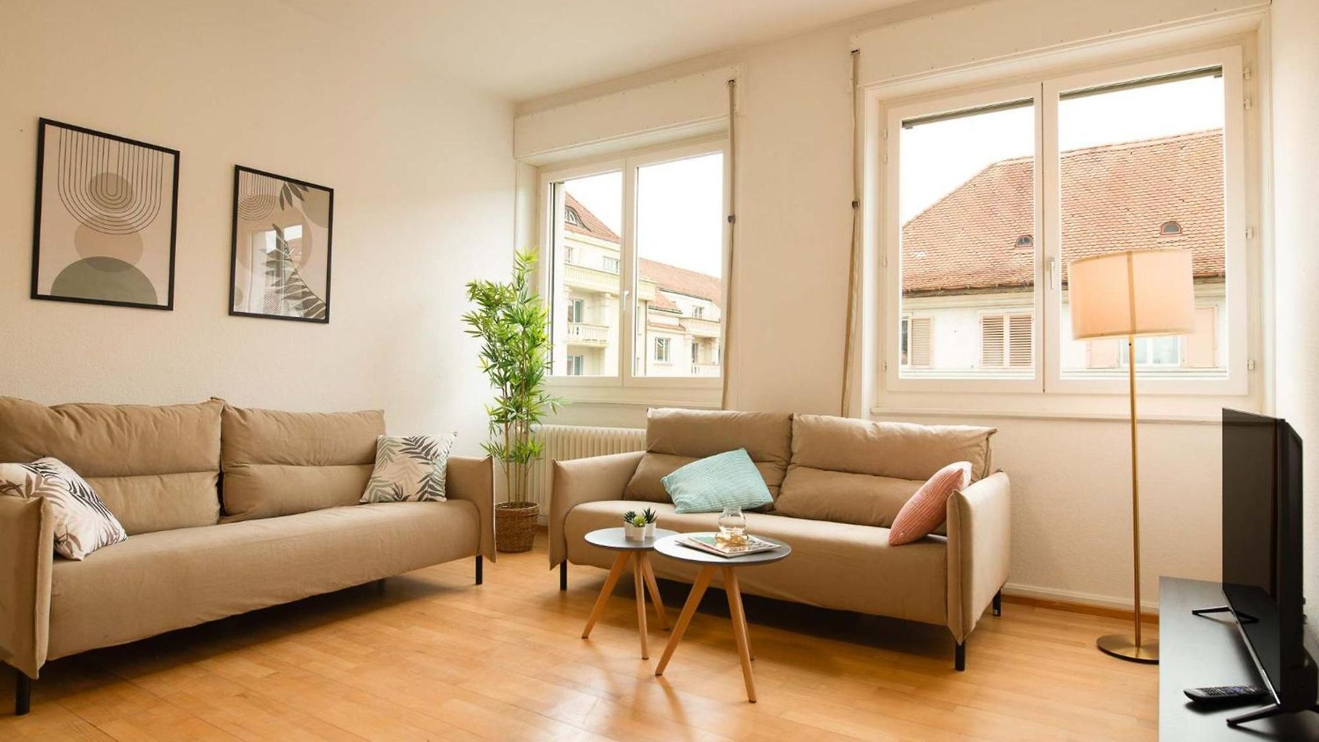 Spacious Flat With Game & Pool Table