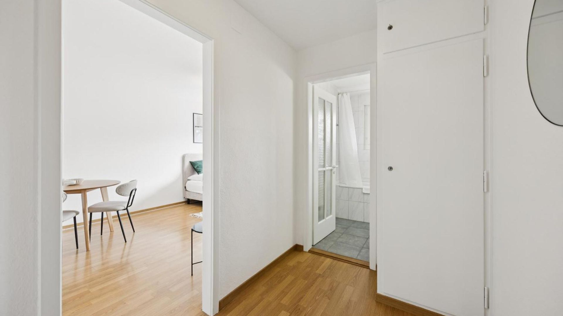 Very Centrally Located - Crown 15 Apartment *