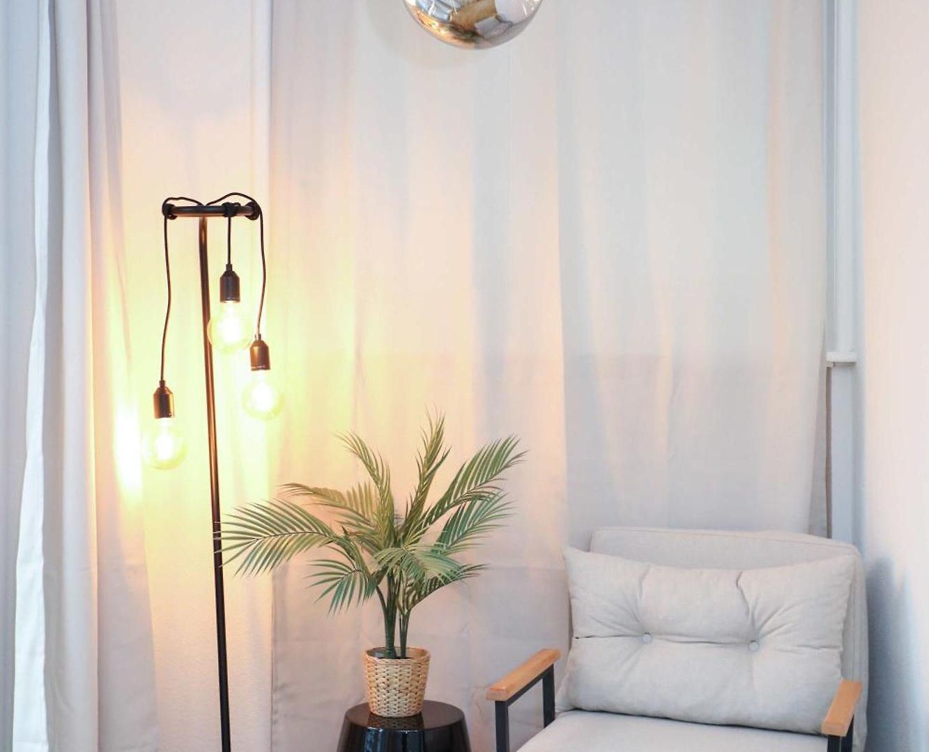 New Center With Private Entry & Parking Apartment