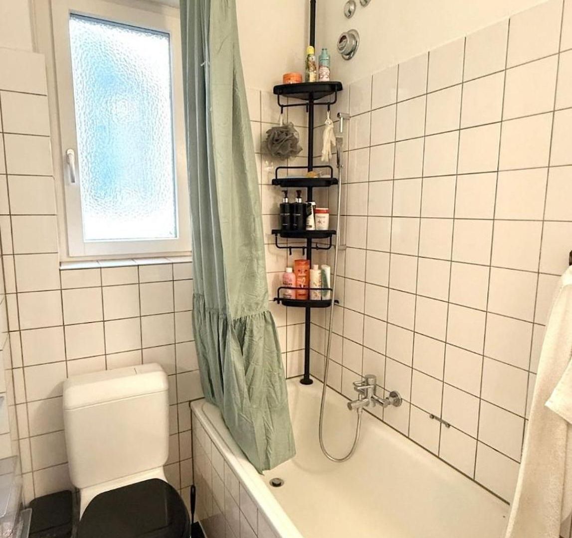 Geraeumiges In Charmantem Altbau Apartment