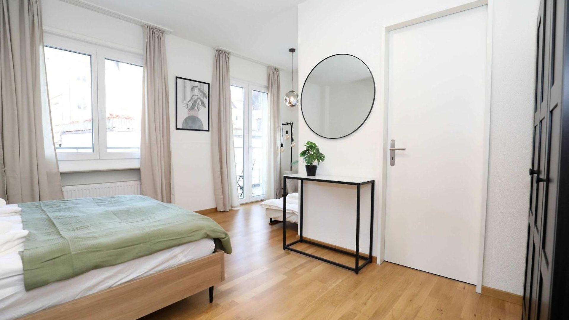 New Center With Private Entry & Parking * Zurich