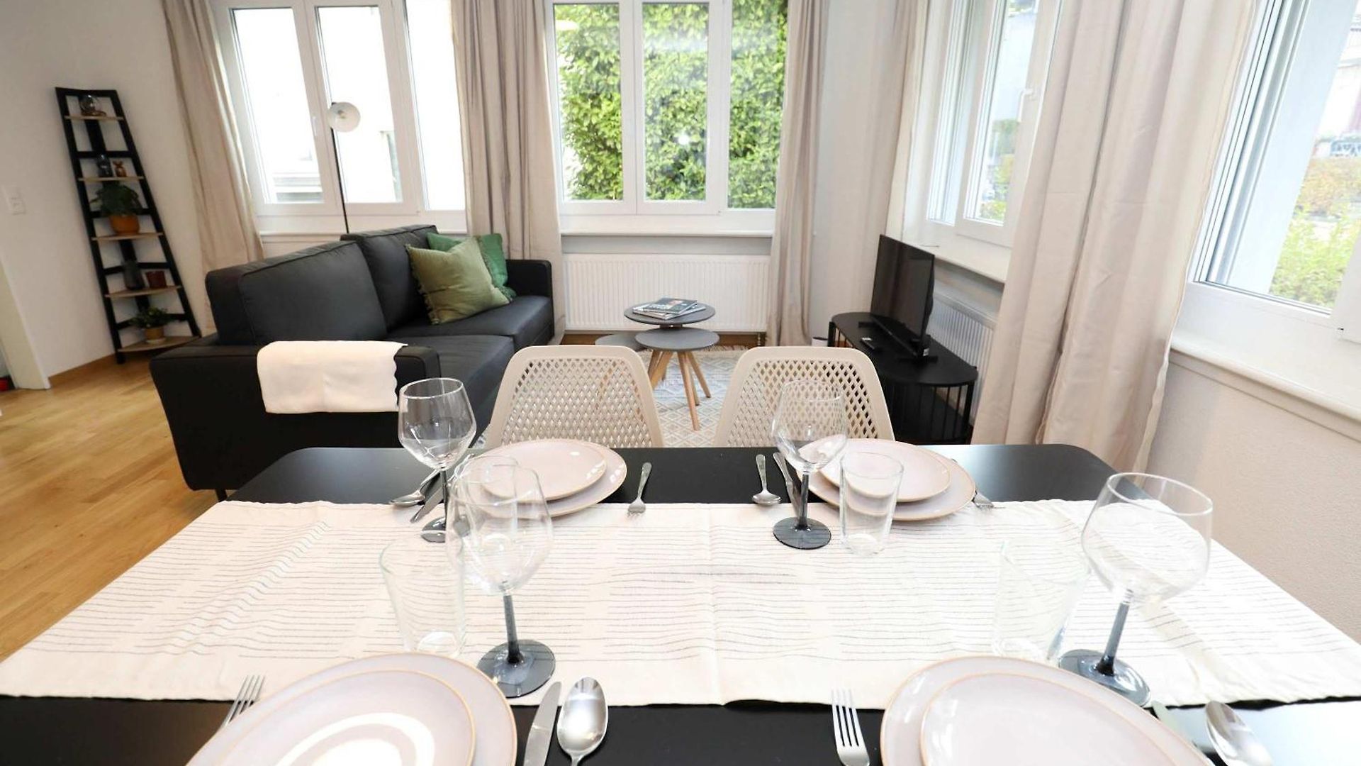 Apartment New Center With Private Entry & Parking Zurich