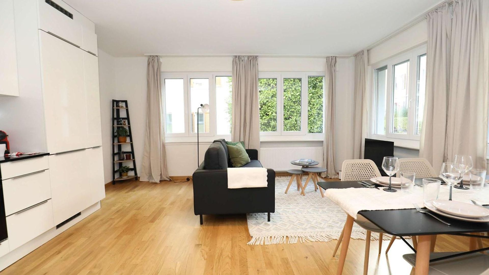 Apartment New Center With Private Entry & Parking