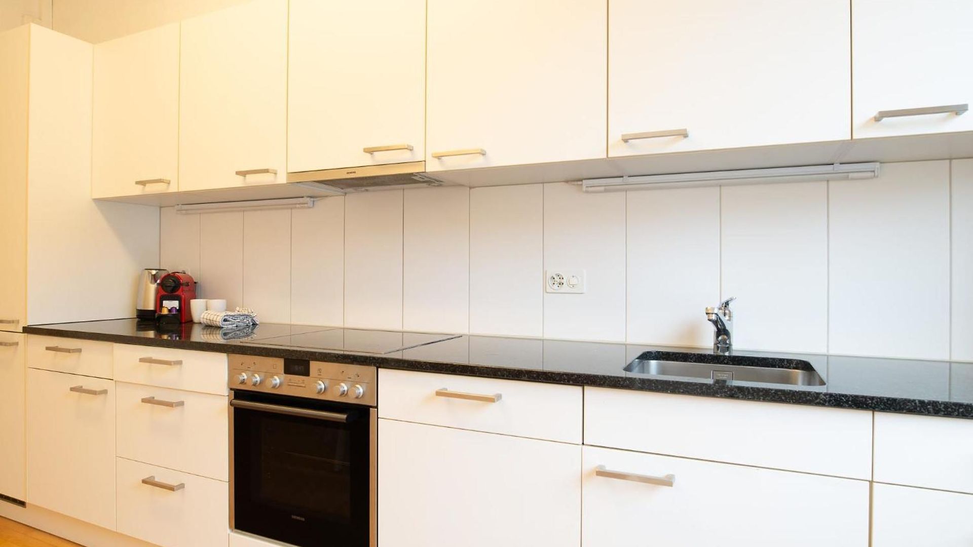 Spacious Flat With Game & Pool Table