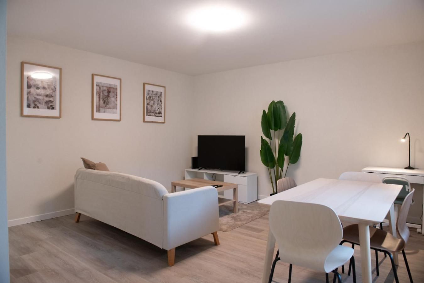 Apartment Leaf In Oerlikon Zurich