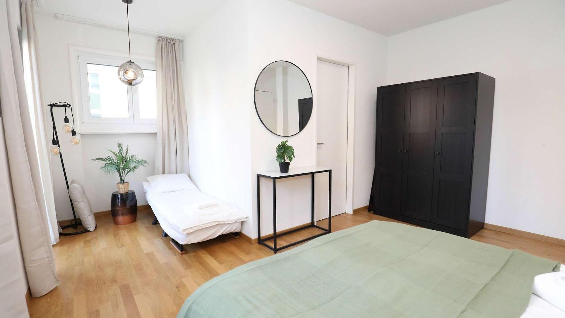New Center With Private Entry & Parking Zurich