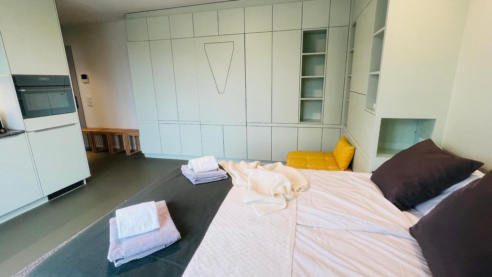 Modern Living, Luxe Apartment