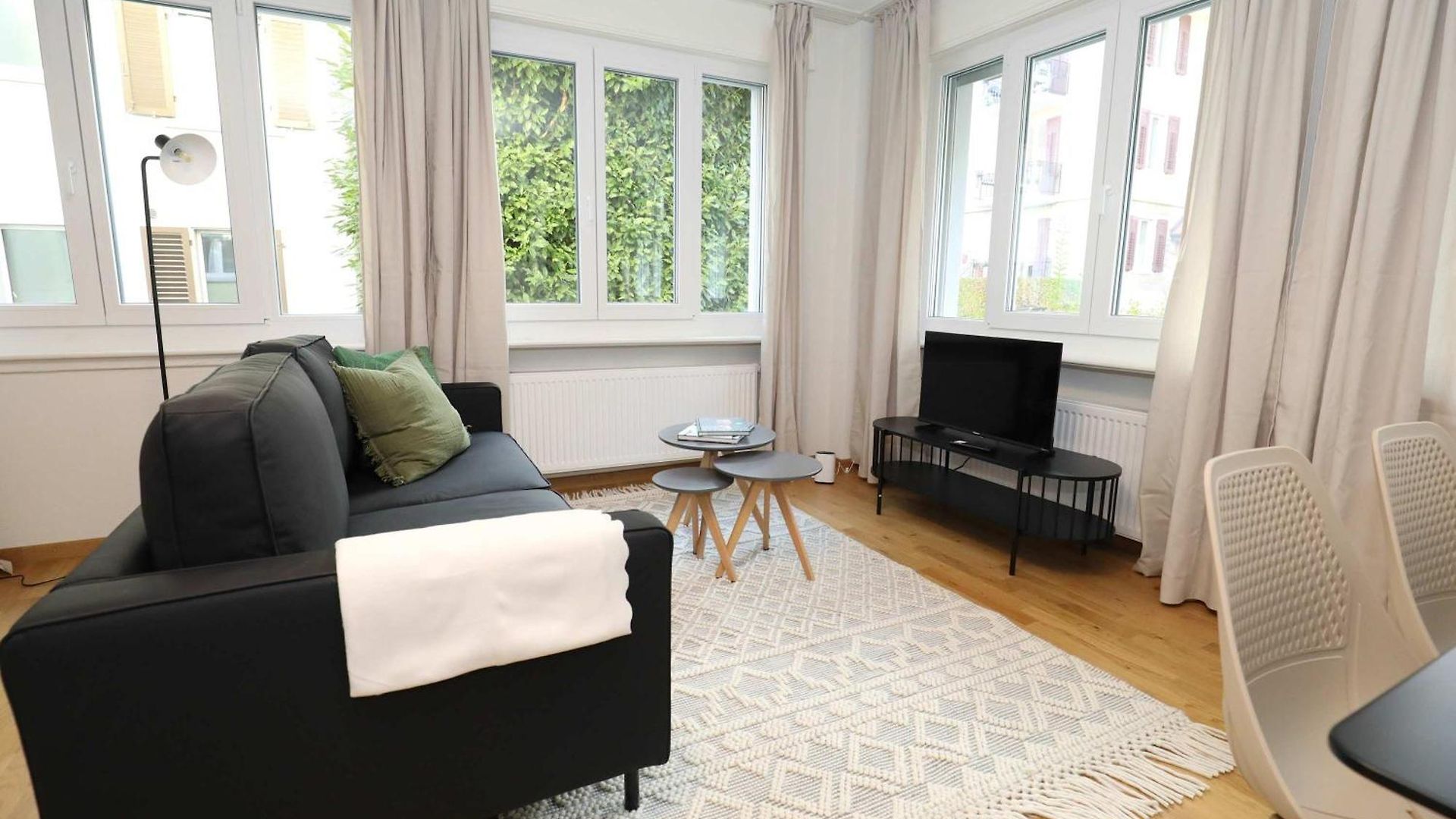 New Center With Private Entry & Parking Zurich