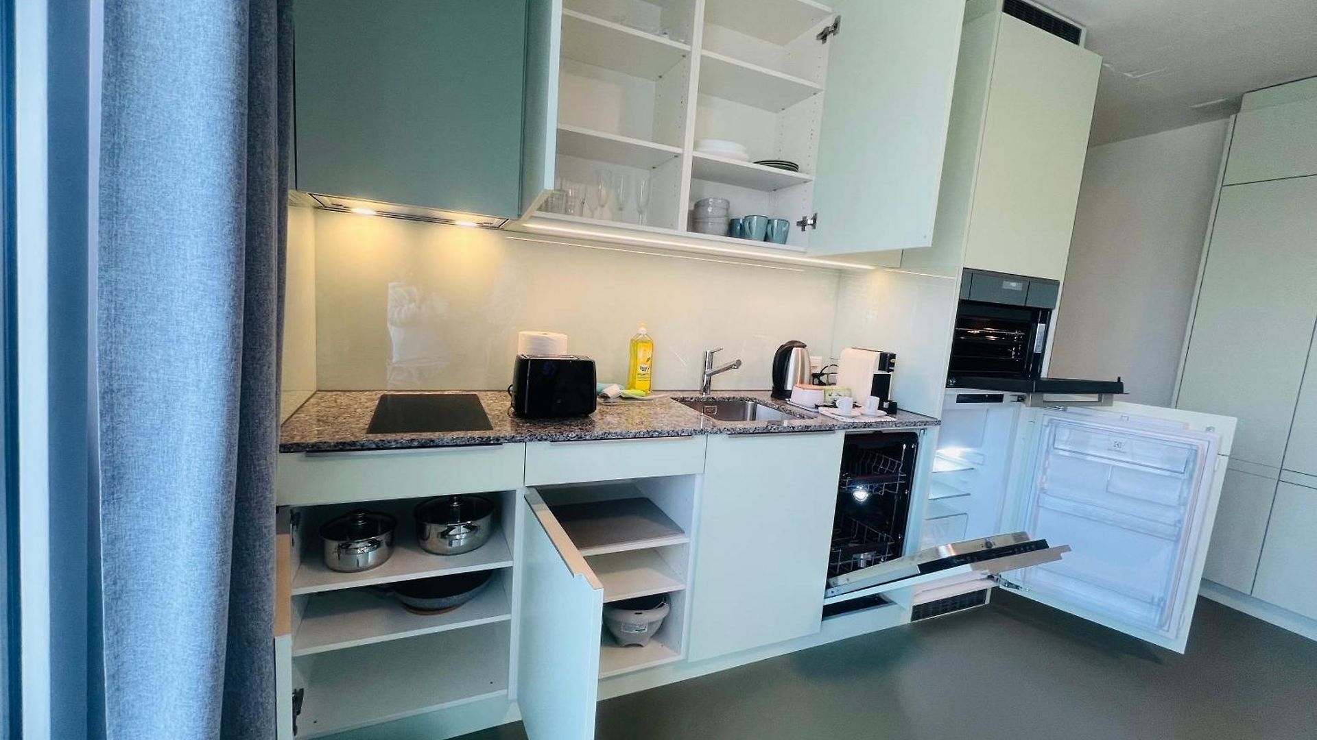 Modern Living, Luxe Apartment *