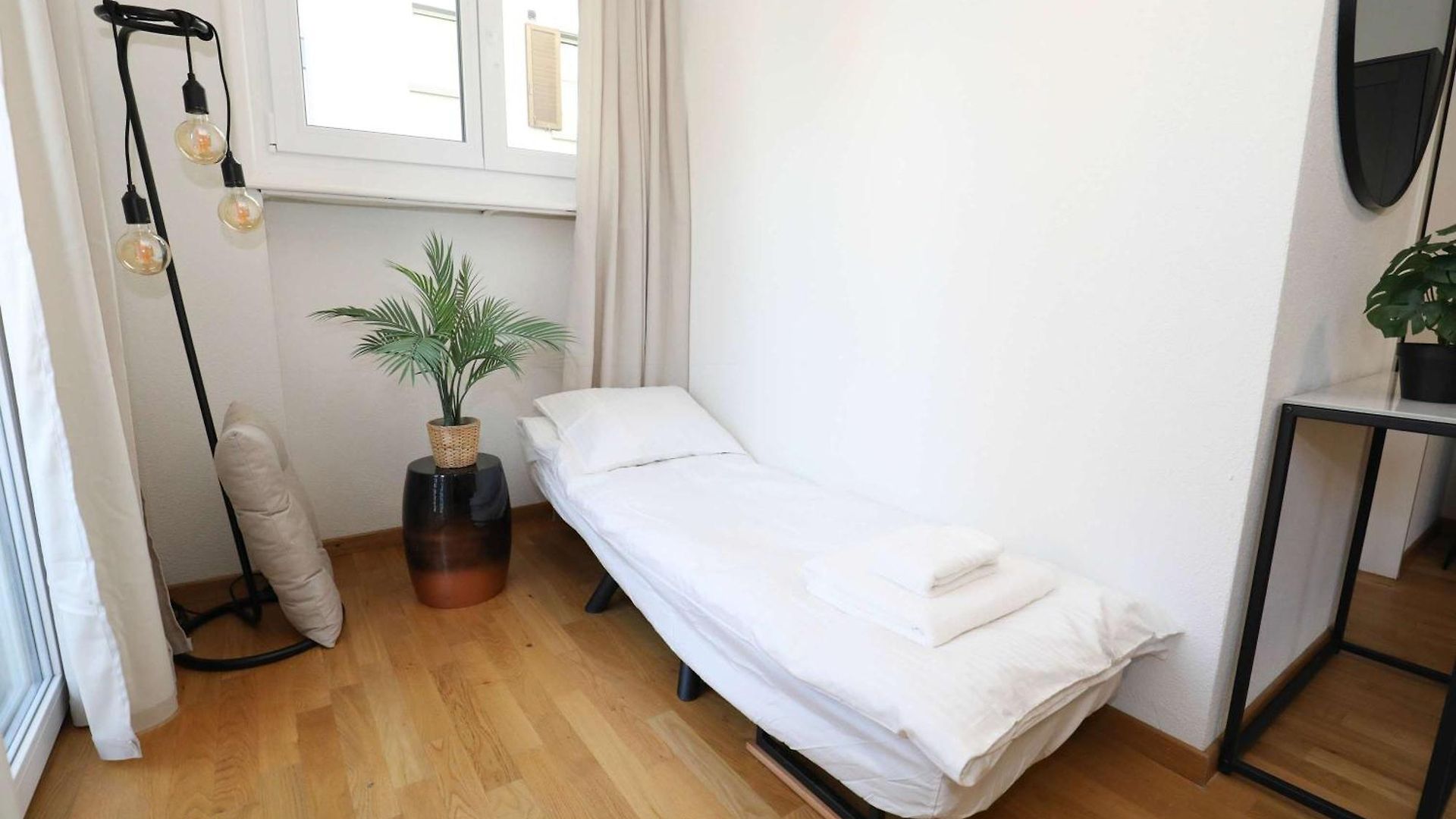 Apartment New Center With Private Entry & Parking Zurich
